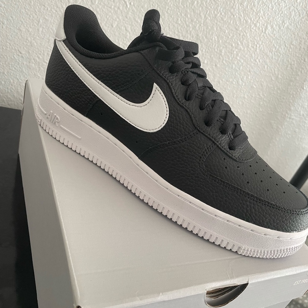 Black/white Nike Air Force 1’s lows